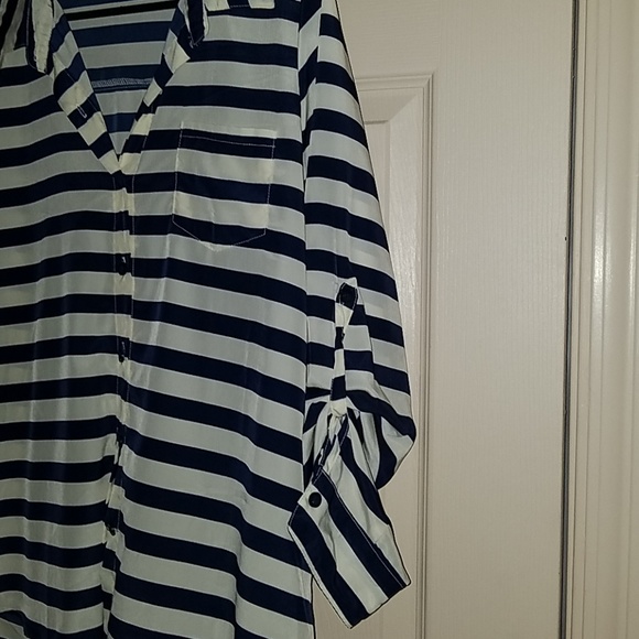 blouse - Picture 2 of 2